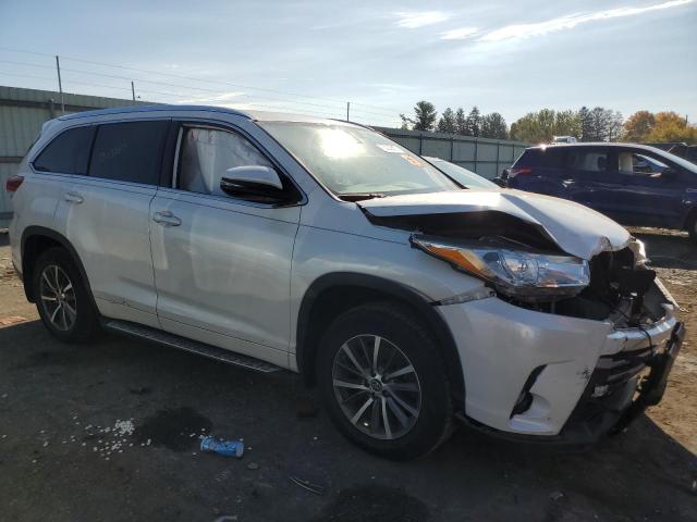 5TDJZRFH4HS519198 - 2017 TOYOTA HIGHLANDER SE WHITE photo 4