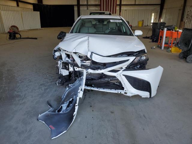 4T1G11AK2PU739659 - 2023 TOYOTA CAMRY SE NIGHT SHADE WHITE photo 5