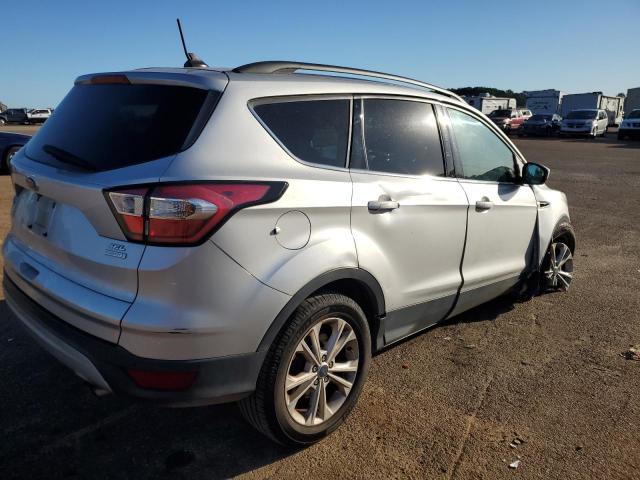 1FMCU0HD5JUA41769 - 2018 FORD ESCAPE SEL SILVER photo 3