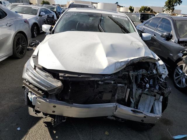 19UDE2F32KA002900 - 2019 ACURA ILX WHITE photo 5