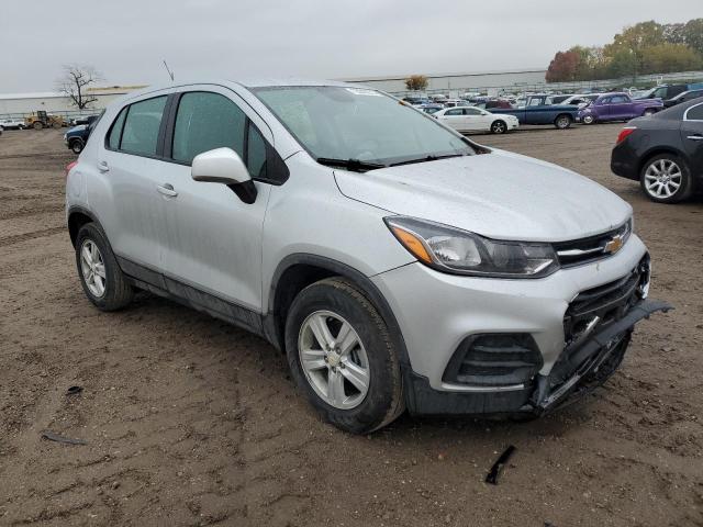 3GNCJKSB2KL346939 - 2019 CHEVROLET TRAX LS SILVER photo 4