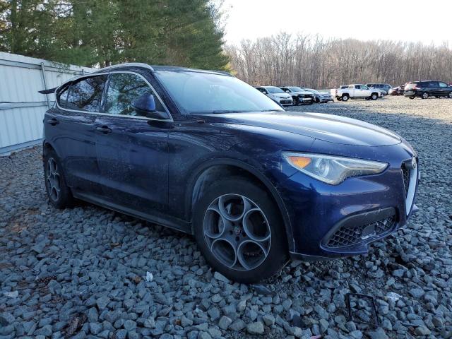 ZASFAKAN7J7B60938 - 2018 ALFA ROMEO STELVIO BLUE photo 4