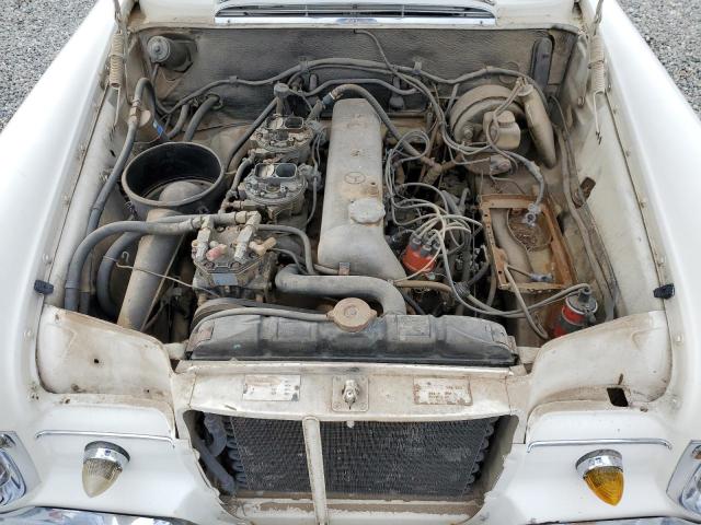 11101012070454 - 1966 MERCEDES-BENZ 230S WHITE photo 11