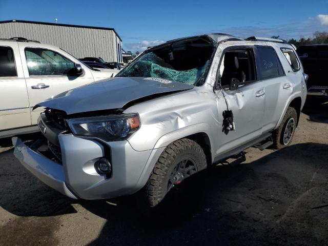 JTEFU5JR5N5258447 - 2022 TOYOTA 4RUNNER SR5 SILVER photo 1