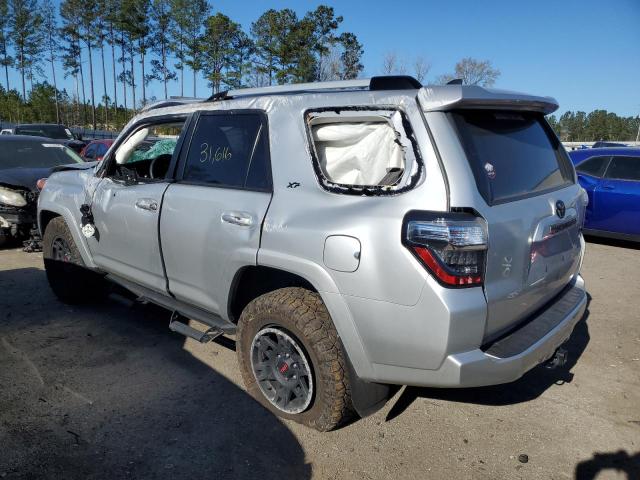 JTEFU5JR5N5258447 - 2022 TOYOTA 4RUNNER SR5 SILVER photo 2