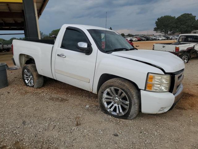 1GCEC14037Z652887 - 2007 CHEVROLET SILVERADO C1500 WHITE photo 4