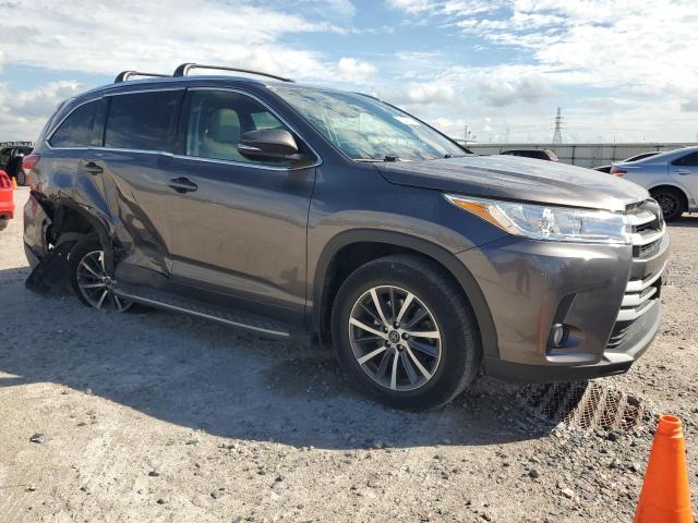 5TDKZRFH4KS555730 - 2019 TOYOTA HIGHLANDER SE GRAY photo 4