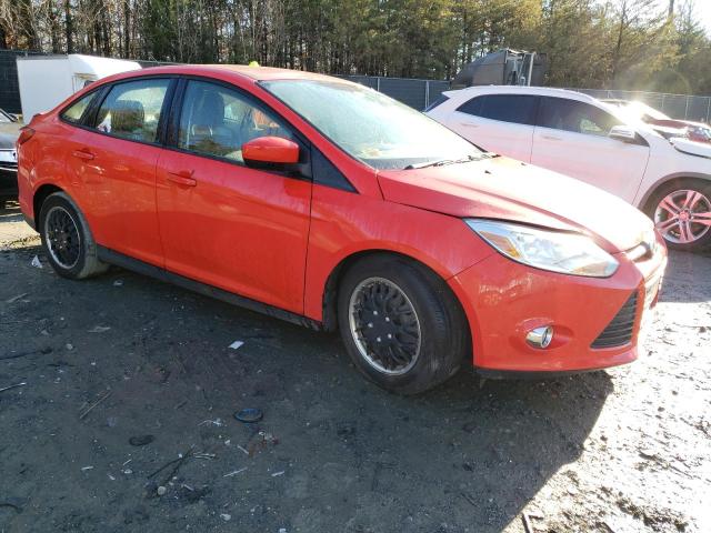 1FAHP3F22CL113806 - 2012 FORD FOCUS SE RED photo 4