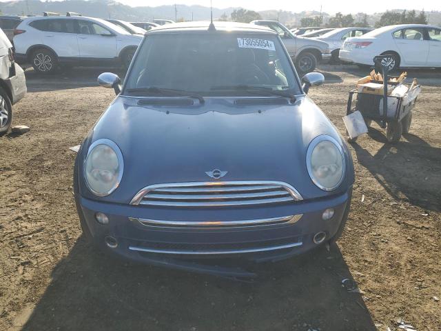 WMWRF33425TG11739 - 2005 MINI COOPER BLUE photo 5