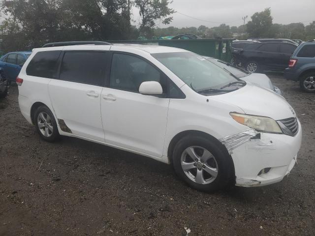 5TDKK3DC6BS050152 - 2011 TOYOTA SIENNA LE WHITE photo 4