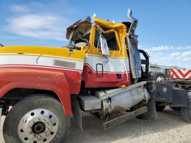 1M2AA18Y61W134166 - 2001 MACK 600 CH600 TWO TONE photo 10