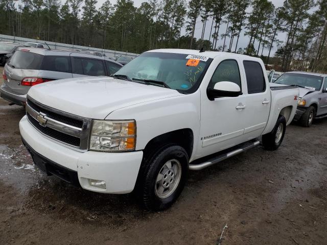 2GCEK13M571526935 - 2007 CHEVROLET SILVERADO K1500 CREW CAB WHITE photo 1