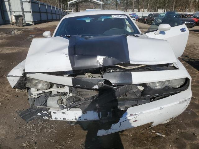 2B3CJ4DV4AH289289 - 2010 DODGE CHALLENGER SE WHITE photo 11