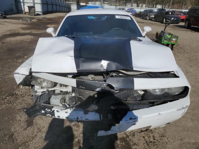 2B3CJ4DV4AH289289 - 2010 DODGE CHALLENGER SE WHITE photo 5