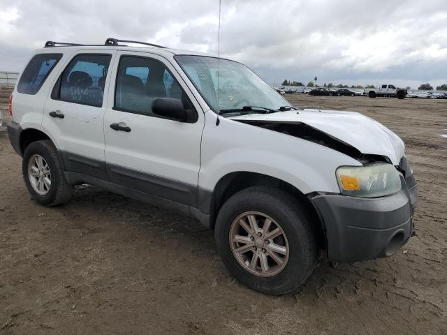 1FMYU02Z85DA05767 - 2005 FORD ESCAPE XLS WHITE photo 4