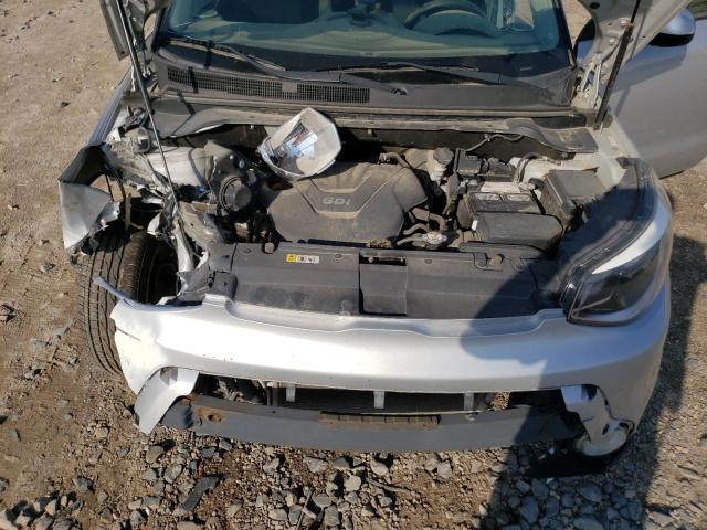 KNDJN2A27F7775591 - 2015 KIA SOUL SILVER photo 11