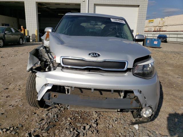 KNDJN2A27F7775591 - 2015 KIA SOUL SILVER photo 5