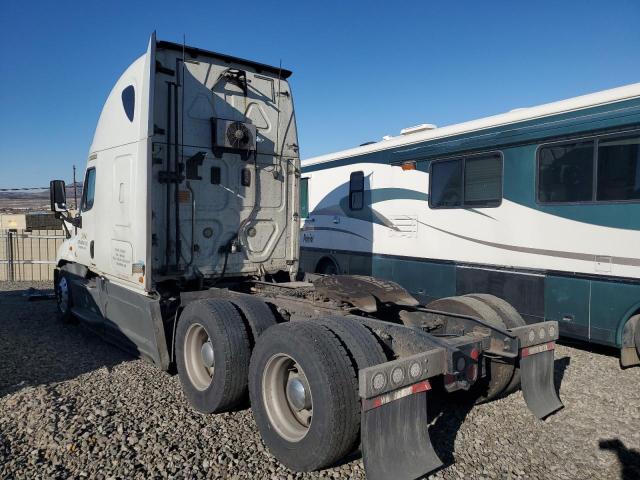 3AKJGLD56GSGM4974 - 2016 FREIGHTLINER CASCADIA 1 WHITE photo 3