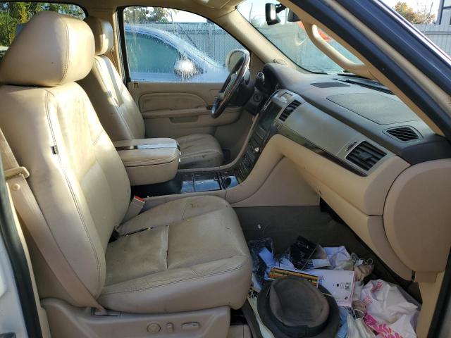 1GYS4HEF4BR113693 - 2011 CADILLAC ESCALADE ESV LUXURY WHITE photo 7