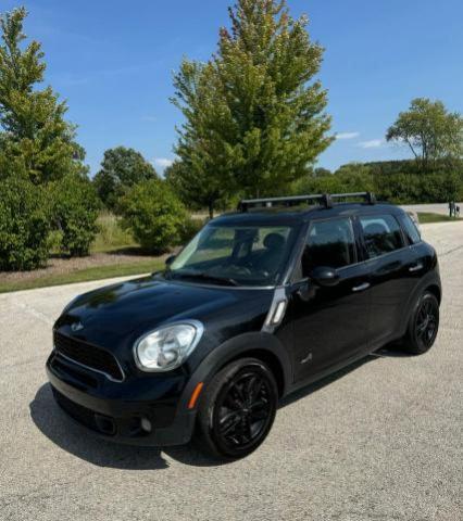 WMWZC5C57BWM11394 - 2011 MINI COOPER S COUNTRYMAN BLACK photo 2