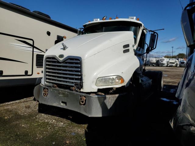 1M1AK06Y96N014423 - 2006 MACK 600 CXN600 WHITE photo 2