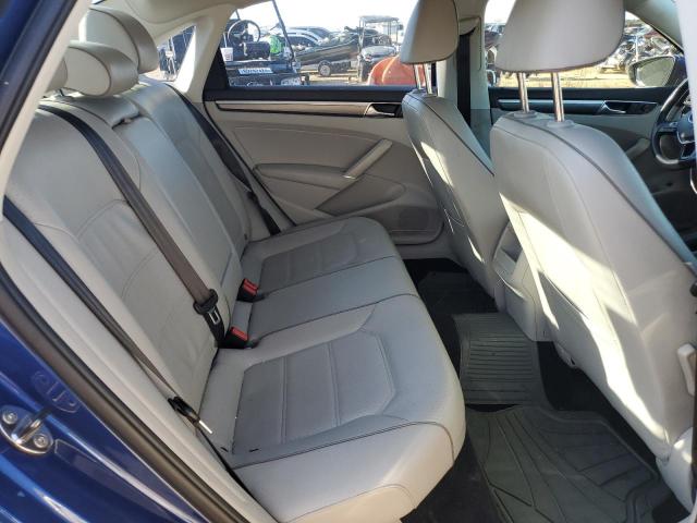 1VWDT7A37HC068457 - 2017 VOLKSWAGEN PASSAT R-LINE ლურჯი ფოტო 10