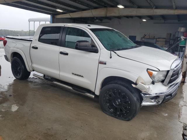 5TFEY5F15AX080187 - 2010 TOYOTA TUNDRA CREWMAX SR5 WHITE photo 4