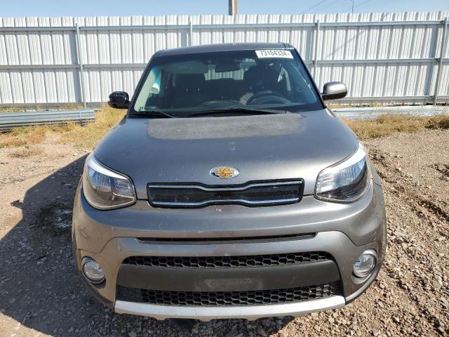 KNDJP3A59J7538832 - 2018 KIA SOUL + GRAY photo 5