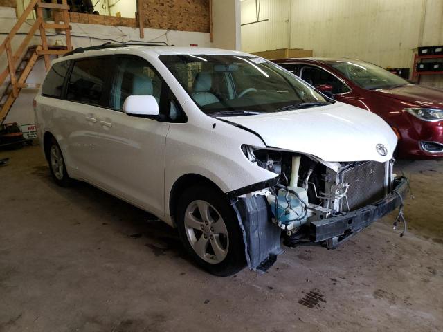 5TDKK3DC8DS328861 - 2013 TOYOTA SIENNA LE WHITE photo 4