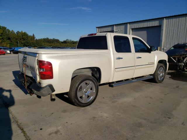 3GCPCTE03BG151879 - 2011 CHEVROLET SILVERADO C1500 LTZ WHITE photo 3