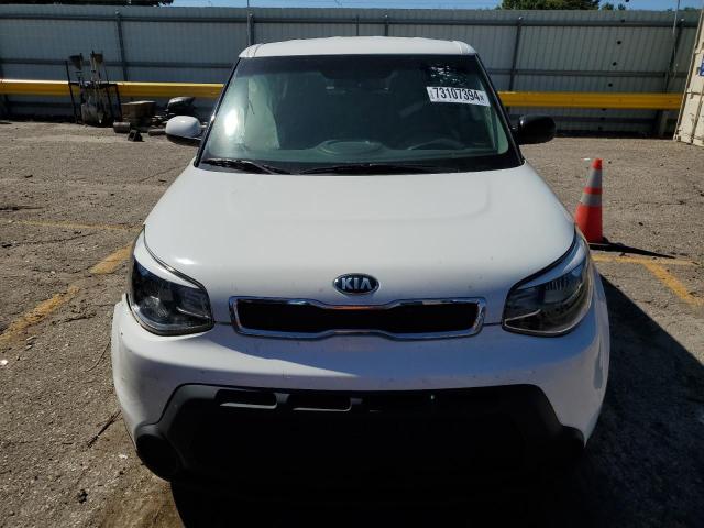 KNDJN2A28G7277269 - 2016 KIA SOUL WHITE photo 5