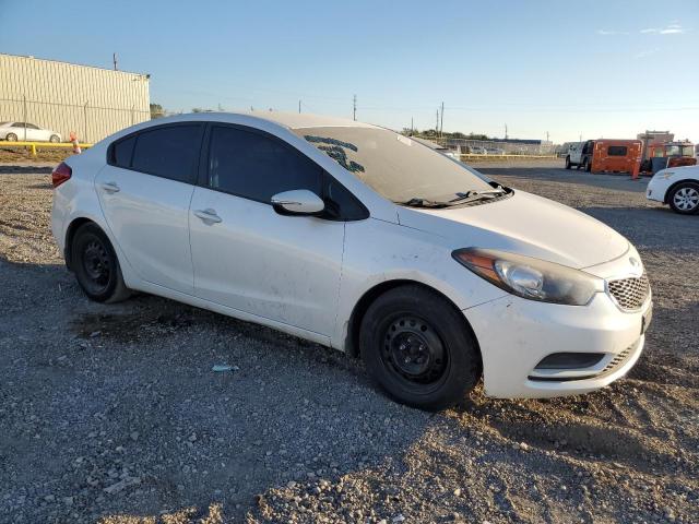 KNAFX4A64F5429876 - 2015 KIA FORTE LX WHITE photo 4