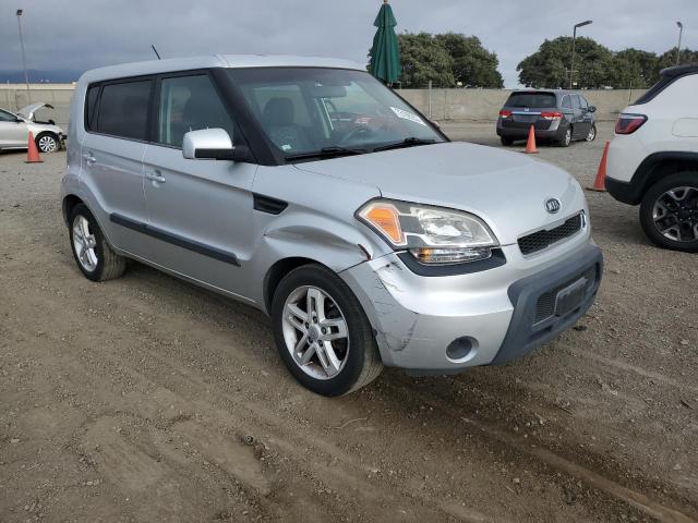 KNDJT2A25B7716541 - 2011 KIA SOUL + SILVER photo 4