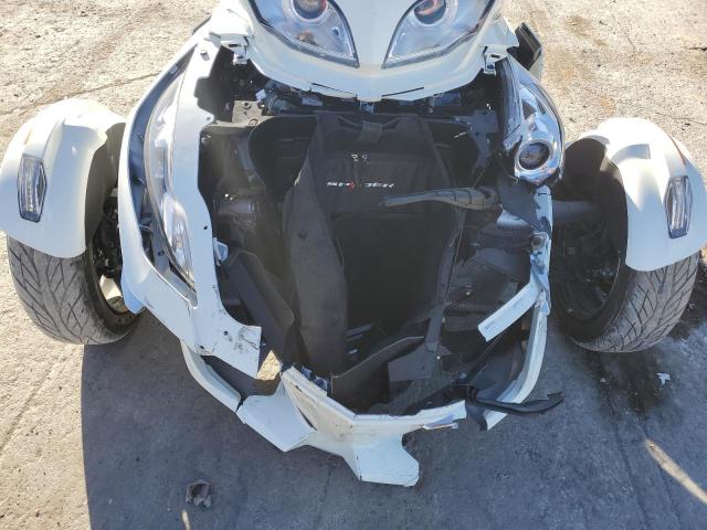 2BXNBDD26KV003584 - 2019 CAN-AM SPYDER ROA RT WHITE photo 9