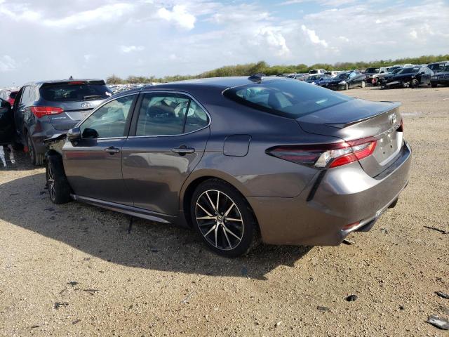 4T1G11AK8MU512617 - 2021 TOYOTA CAMRY SE GRAY photo 2