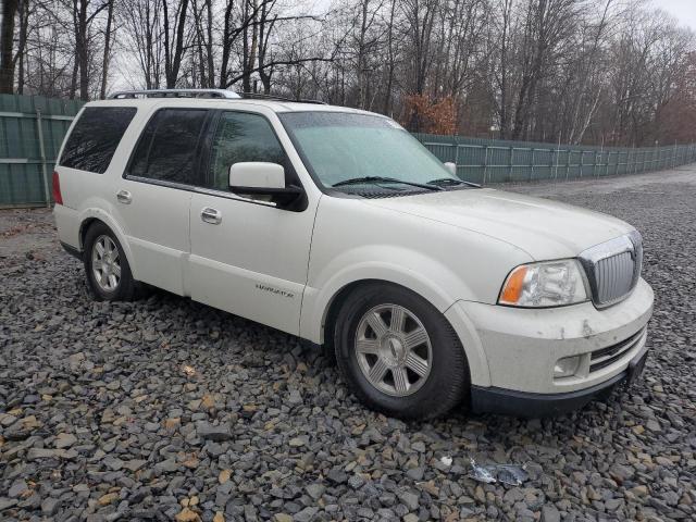 5LMFU285X5LJ04178 - 2005 LINCOLN NAVIGATOR WHITE photo 4