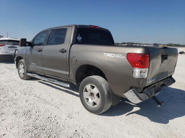 5TFDW5F18AX149942 - 2010 TOYOTA TUNDRA CREWMAX SR5 GRAY photo 2