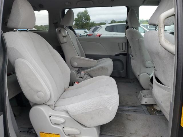 5TDKK3DC3BS175982 - 2011 TOYOTA SIENNA LE GRAY photo 11