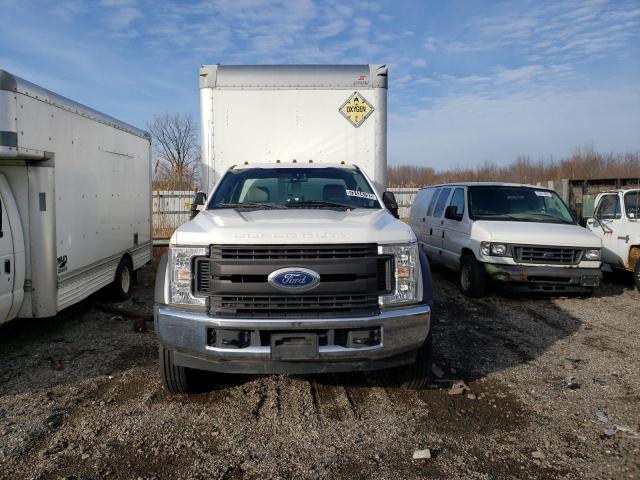 1FDUF5GY6HEF22215 - 2017 FORD F550 SUPER DUTY WHITE photo 5