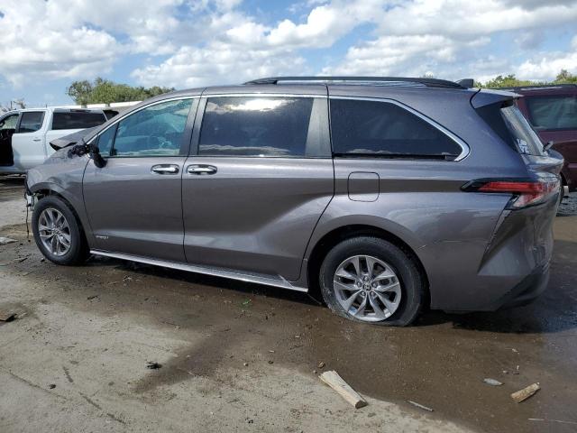 5TDYRKEC0MS011316 - 2021 TOYOTA SIENNA XLE CHARCOAL photo 2