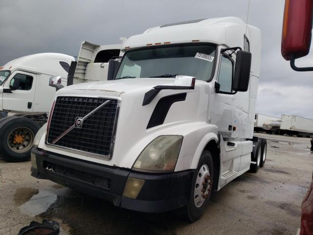 4V4NC9GH58N460058 - 2008 VOLVO VN VNL WHITE photo 2