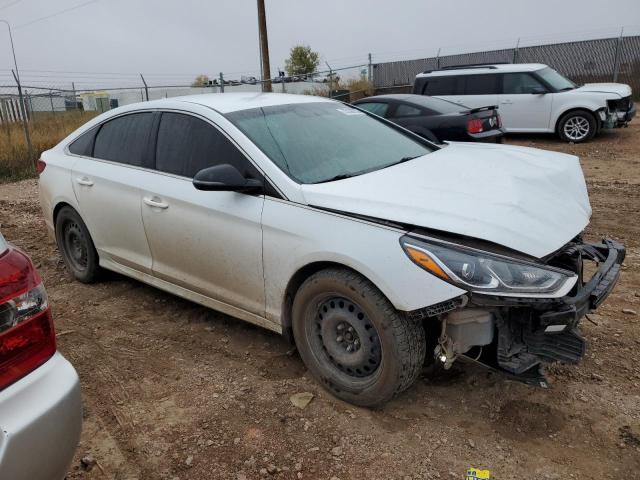 5NPE24AF3KH811422 - 2019 HYUNDAI SONATA SE WHITE photo 4