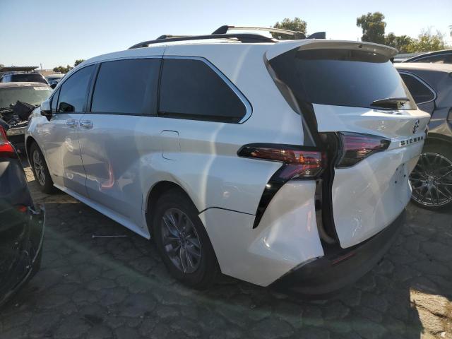 5TDJRKEC3MS011344 - 2021 TOYOTA SIENNA XLE WHITE photo 2