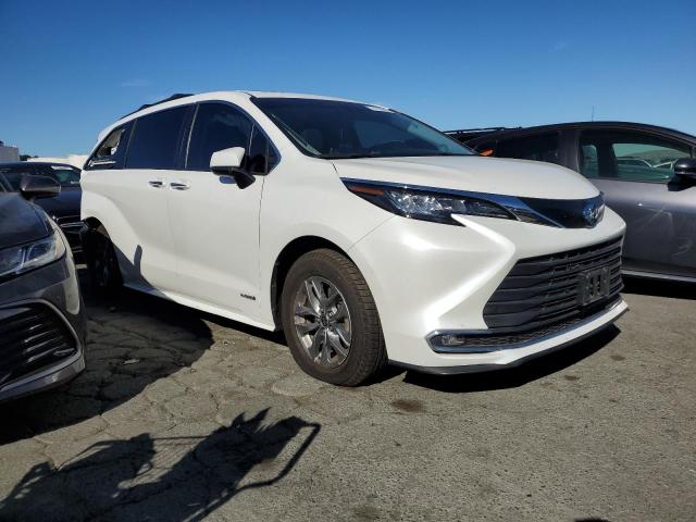 5TDJRKEC3MS011344 - 2021 TOYOTA SIENNA XLE WHITE photo 4