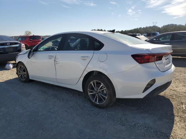 3KPF24AD3PE674531 - 2023 KIA FORTE LX WHITE photo 2