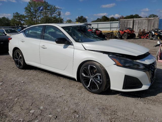 1N4BL4CV6PN426289 - 2023 NISSAN ALTIMA SR WHITE photo 4