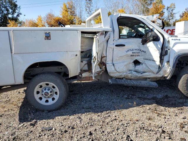 1GD32VCG1GZ285757 - 2016 GMC SIERRA K3500 WHITE photo 9