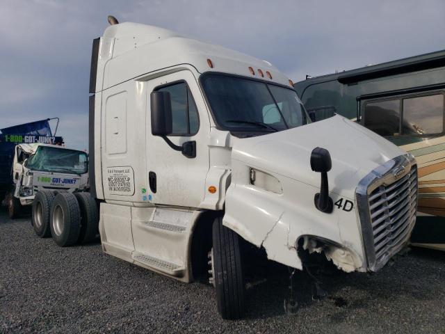 3AKJGHDV5FSGF8324 - 2015 FREIGHTLINER CASCADIA 1 WHITE photo 1