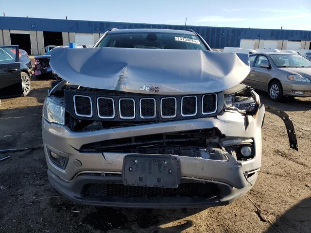 3C4NJDBB7JT117104 - 2018 JEEP COMPASS LATITUDE SILVER photo 5