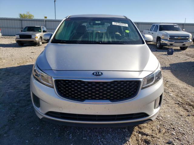 KNDMA5C17F6025726 - 2015 KIA SEDONA L SILVER photo 5